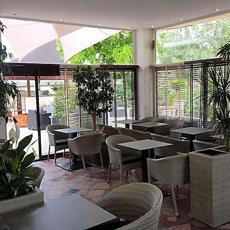 Hotel Restaurant Mon 3*